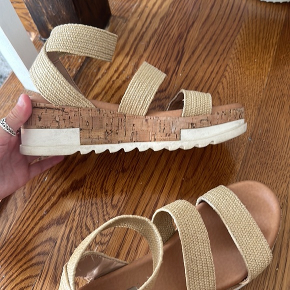 Sandals - Picture 2 of 2